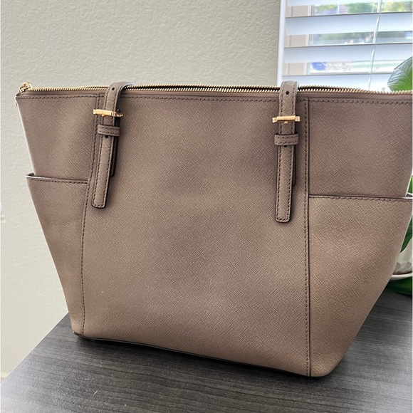 Michael Kors Marilyn Tote Bag - Picture 9 of 10